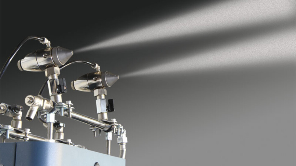 Spray humidifier with advanced hygiene control